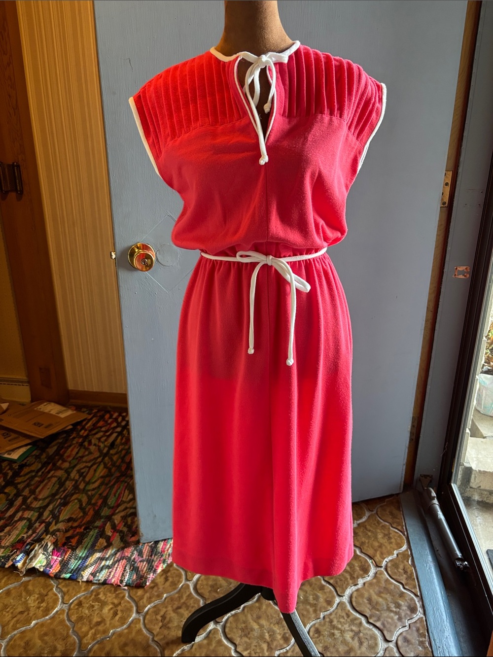 Leslie Fay Hot Pink Sleeveless 60s 70s cap sleeve Midi Dress with White Trim